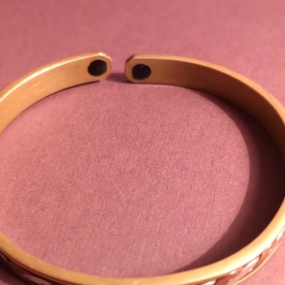 Vintage pure copper magnetic cuff bracelet - Picture 2 of 4